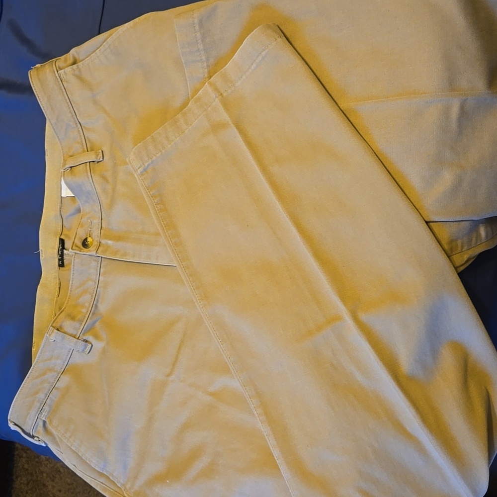 Wrangler Riata men's dress pants 40 x 32, good condition, small fray